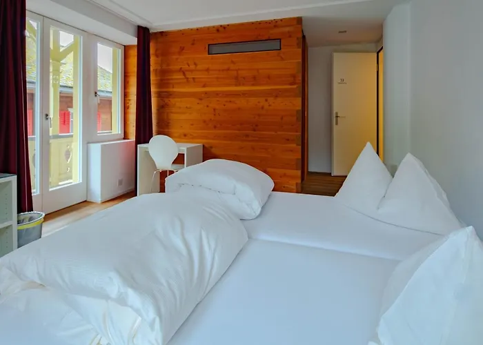 Hotell Vallatscha Curaglia