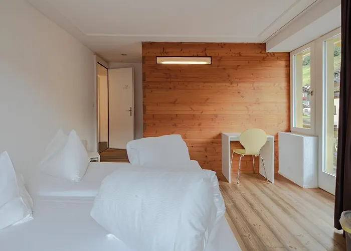 Hotell Vallatscha Curaglia