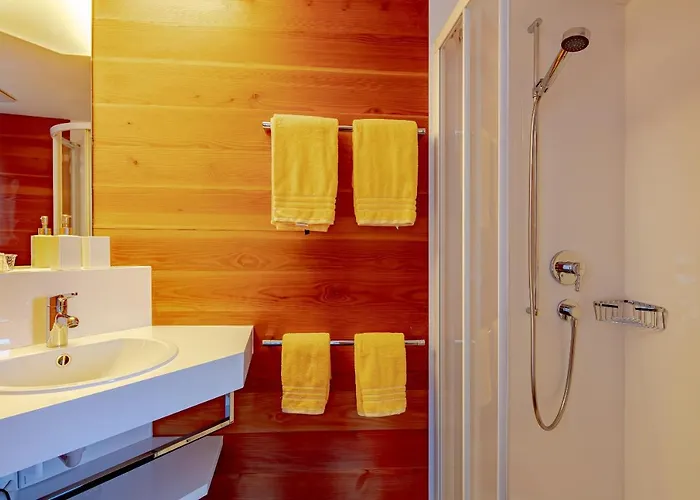 Vallatscha Hotell Curaglia